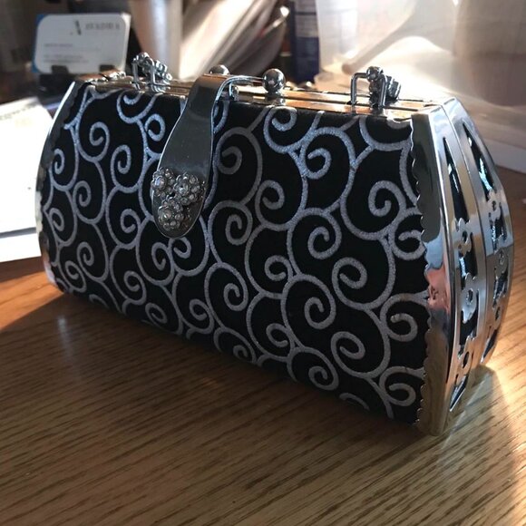 Gorgeous Vintage 50's Clutch/Shoulder Bag in Black & Silver - Picture 4 of 5